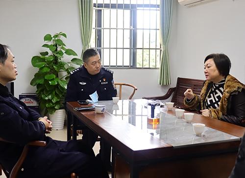 增强党建共建，，，亲近警企关系