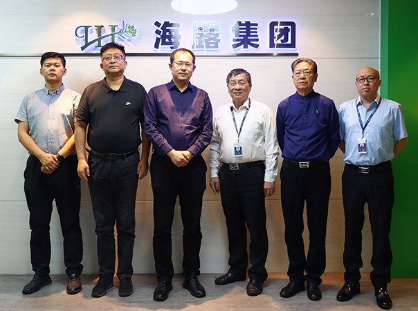 新疆伊犁州伊宁市人民政府到访集团，共话向西开放相助新机缘